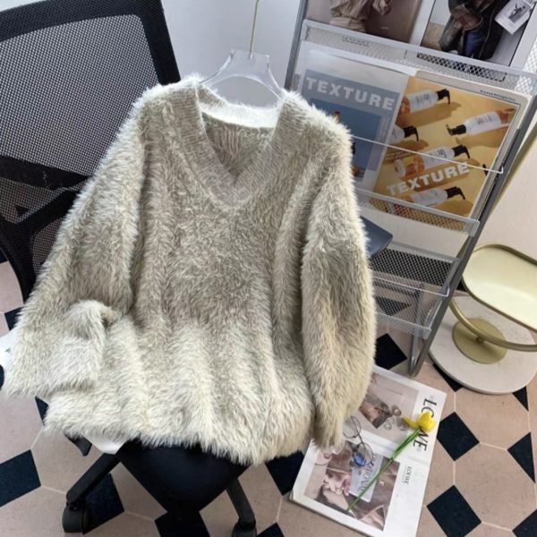 Knitted pullover