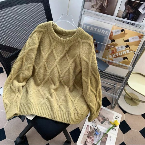 Knitted pullover